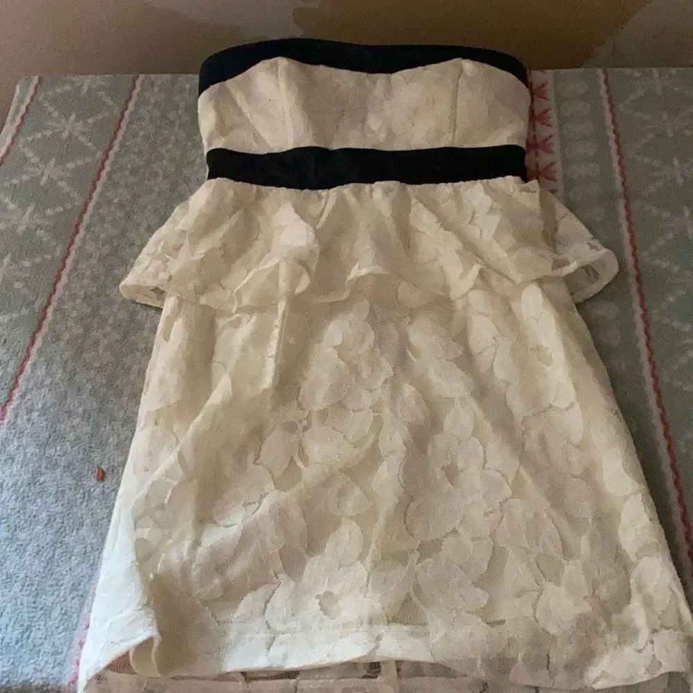 Forever 21 Lace Peplum dress sz. S